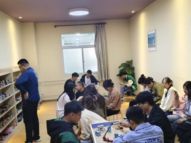 自主“沙”世界 快乐“心”成长——淬炼·国际商学院完满人格心理社沙盘系列主题活动