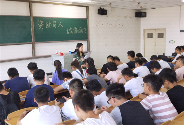 【辅导员说完满】助学筑梦 争做诚信学子——智能工程学院举办2017级“辅导员说完满”活动