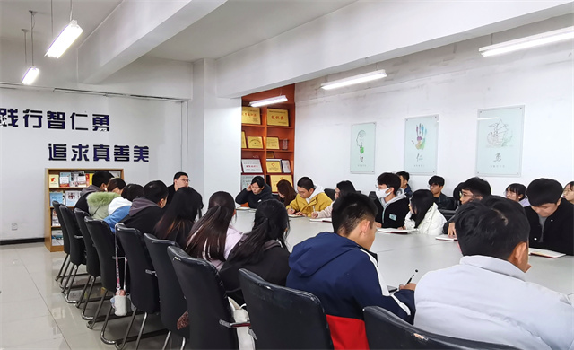 团委、学生会各学生组织相继召开2021-2022学年第一学期期中座谈会