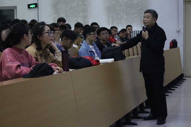 【辅导员说完满】向左考研？向右就业？——淬炼商学院“辅导员说完满”专题活动（十）