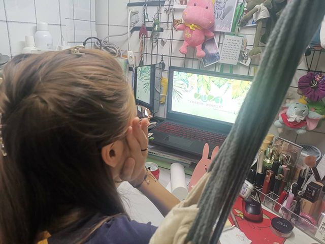 【完满班级】了解非遗文化 感受染色艺术——艺术传媒学院动画1801班非遗文化扎染宣讲活动