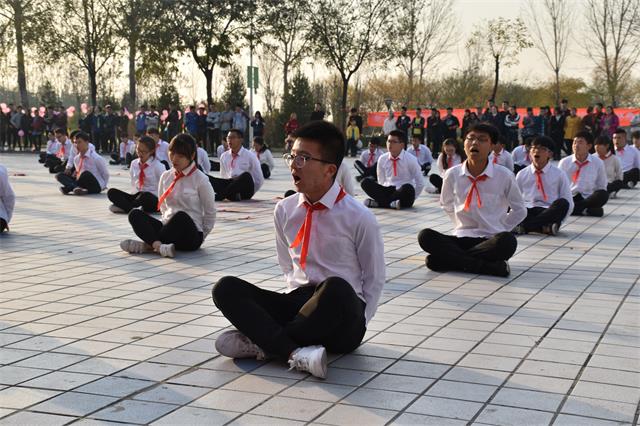 号外号外!少先队员空降信院——第61期周末文化广场暨“我们是共产主义接班人”信工系忆经典