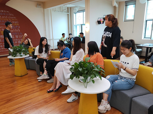 【完满班级】寻找蛛丝马迹 揪出隐伏卧底——艺术传媒学院产品设计1801班举办“舒展心灵 放飞自我”谁是卧底完满班级活动