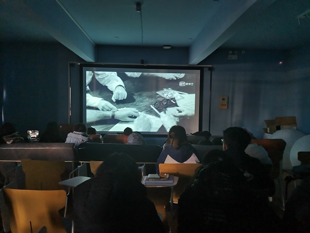 品味经典 走近美国陪审团制度——《十二怒汉》导师观影活动