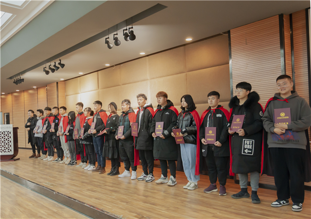 600余名志愿者、8周劝募活动、630多个爱心包裹 只为温暖山区儿童