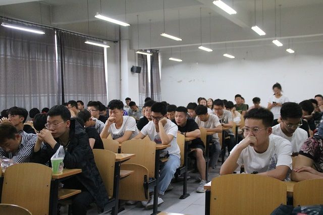 【辅导员说完满】宣扬“扫黑除恶”专项会议精神 严于律己——智能工程学院2017级辅导员说完满