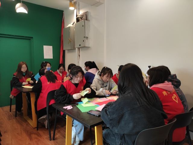 【信院力量·青联】雷锋三月 我们踏实有力 踏步前行