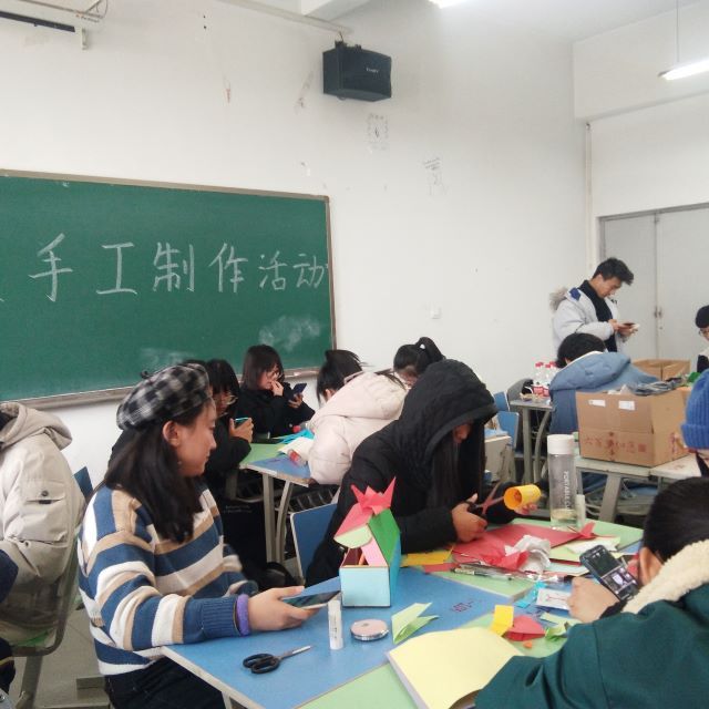 【完满班级】“青春激荡，梦想起航”DIY环保手工制作活动——艺术传媒学院动画1901班举办完满活动