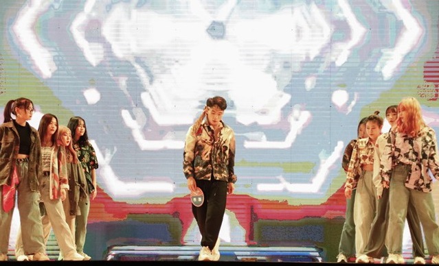 【达人秀】齐聚达人盛典 狂欢之夜见证“年度达人”诞生