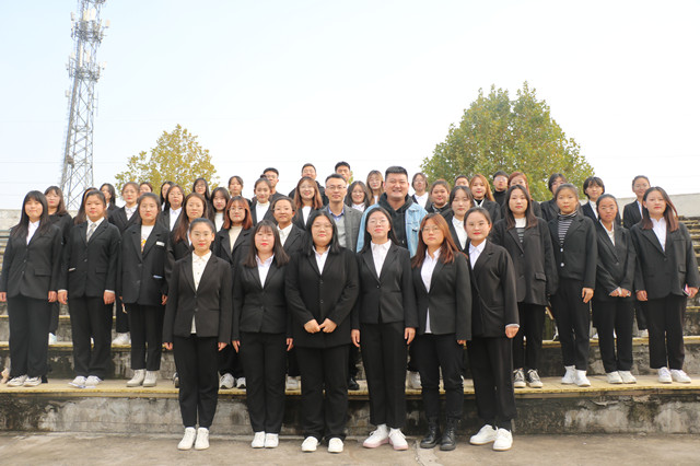 满怀赤诚之心 争做时代青年——商务英语学院“知行班”开班典礼暨破冰仪式