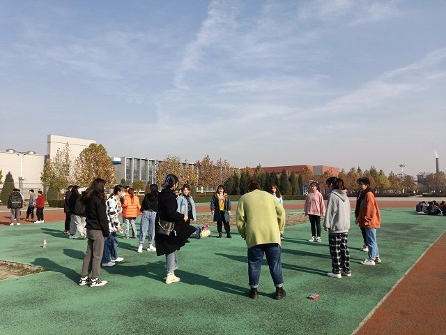 【完满班级】整装待发 全神贯注——艺术传媒学院环设1903班踢毽子活动