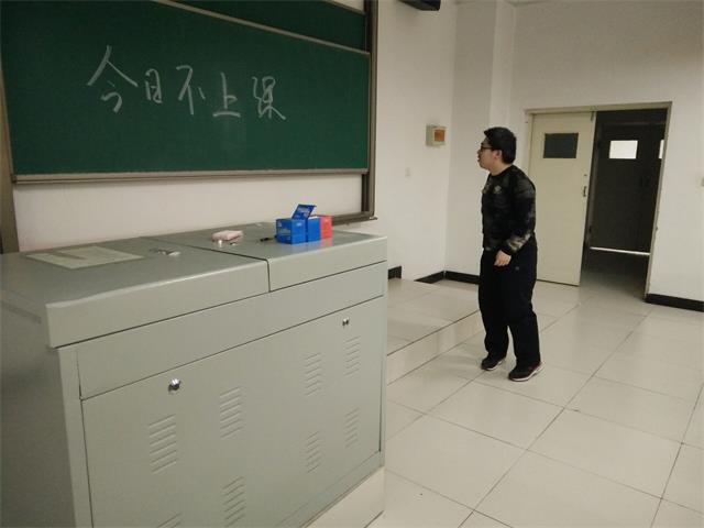 相约一片蓝天 放飞你我信仰——信息工程系4月社团活动集锦