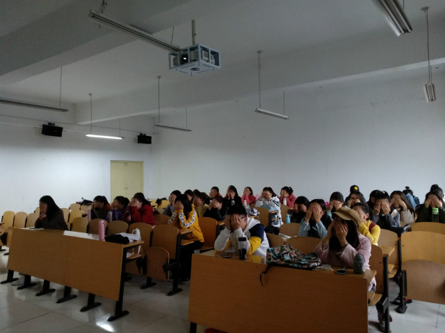 【完满班级】 传递爱心 人间温暖——外国语言文学系英语1807班、经贸1801班、涉外1801班