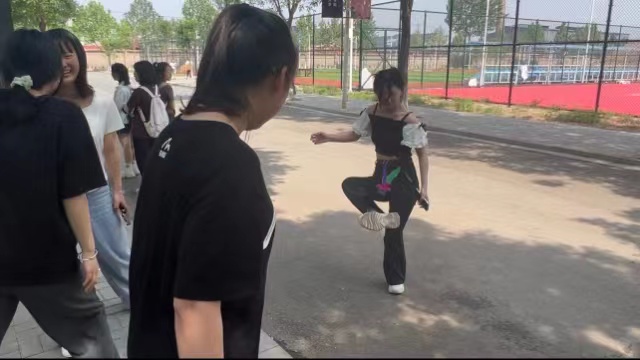 【完满团支部】乱花“毽”欲迷人眼——淬炼·国际商学院财务（专升本）2206班完满团支部活动