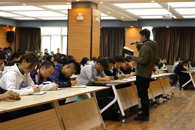 风雨同舟共患难 踏梦前行寻方向——艺术传媒学院“艺路领先”之学生干部培训第八期第五讲