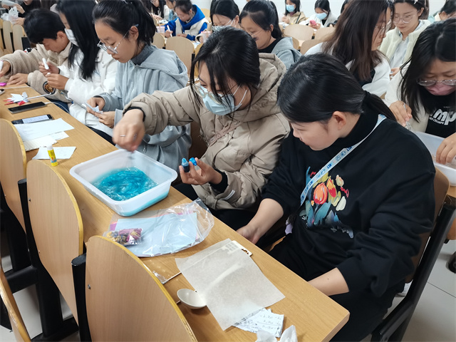 “纸”愿与你共环保——淬炼·国际商学院绿色守望专项志愿者服务队11月活动
