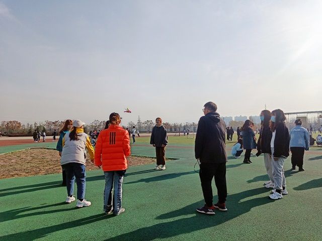 【完满班级】整装待发 全神贯注——艺术传媒学院环设1903班踢毽子活动