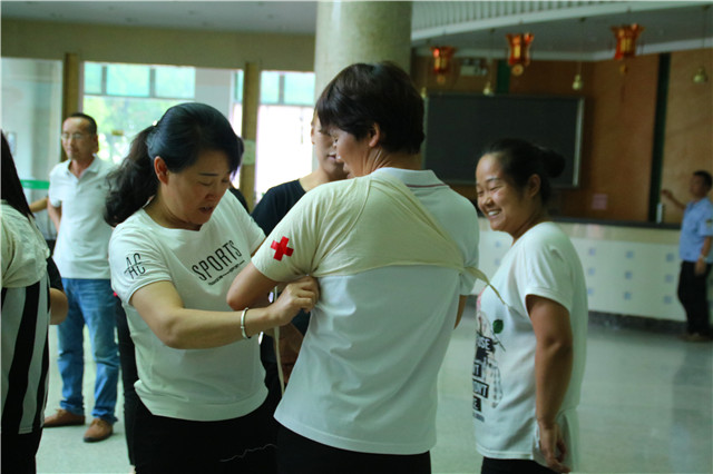 普及急救知识 弘扬志愿精神——智能工程学院三下乡纪实