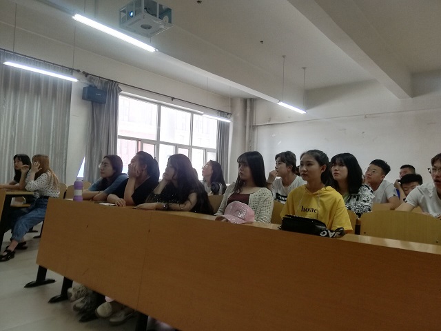 【完满班级】摔跤吧！爸爸！——艺术传媒学院环境设计1803班励志观影活动