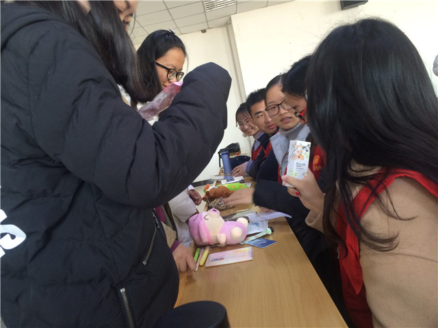 【完满班级】人人公益 随手公益——淬炼商学院举办“善行青春” 主题活动（四十九）