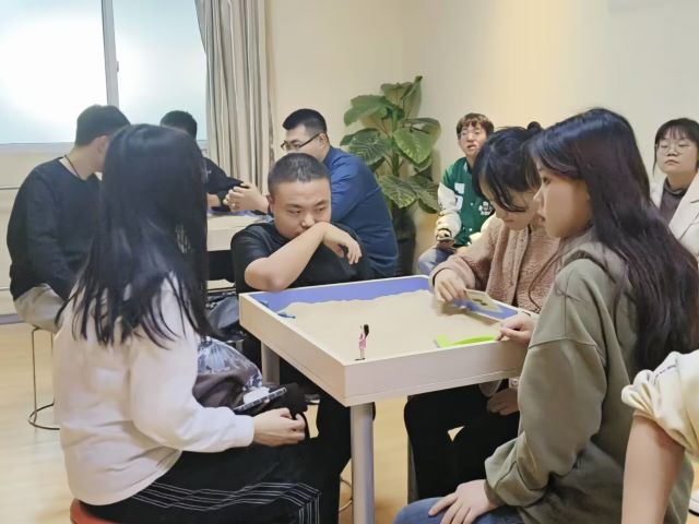自主“沙”世界 快乐“心”成长——淬炼·国际商学院完满人格心理社沙盘系列主题活动