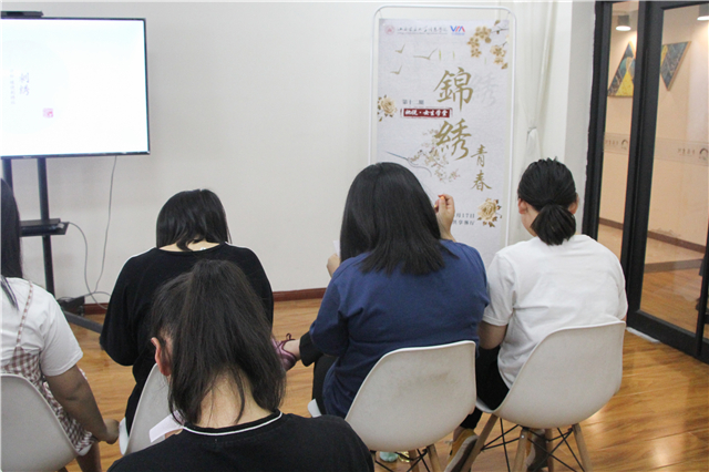【社团快讯】蝶绕刺绣社助力女生学堂