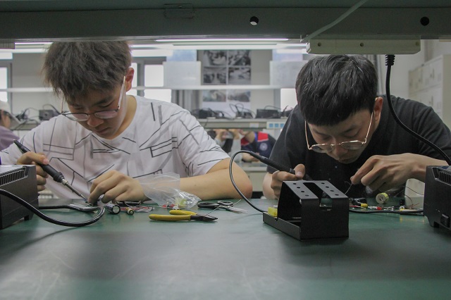 【缤纷百团】巧手“工坊” 承包你的奇思妙想