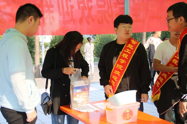 【迎新纪实】金秋送爽 喜迎新面孔 丹桂飘香 同庆新学期