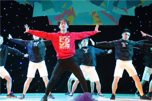 【完满班级】面朝大海 春暖花开——电子1401班举办“让艺术之光普照你我”完满班级活动