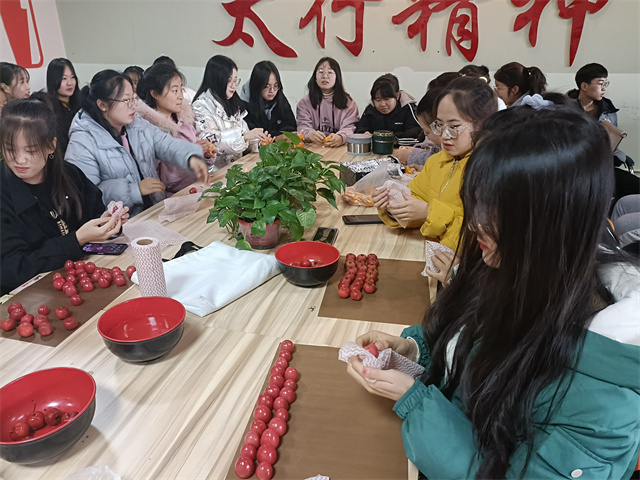 【完满班级】酸甜葫芦吃进口 暖情心间淌——淬炼·国际商学院会计2102班完满班级活动