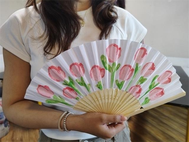 【完满团支部】夏日微凉意 白扇纸添花——经济与管理学院经管2205班完满团支部活动