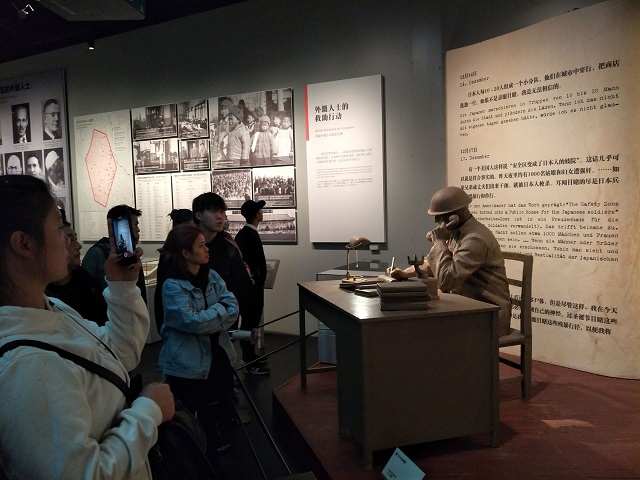 【完满班级】金陵游见闻录——艺术传媒学院视觉1601、1602班举办“走出信院，跟我去采风”写生创意趣拍活动