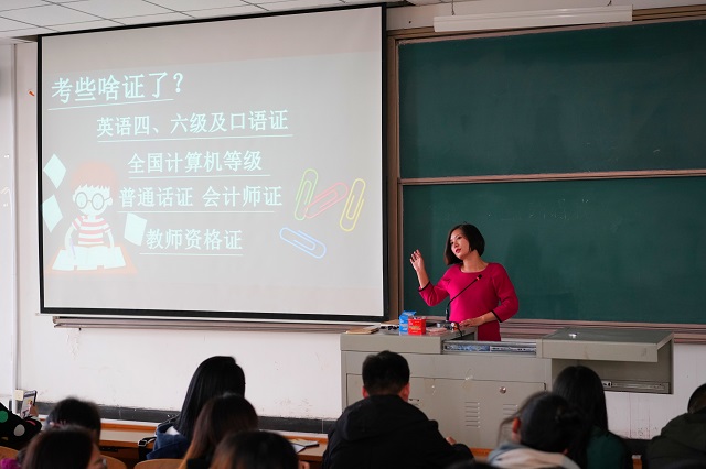 【辅导员说完满】滴水石穿 厚积薄发展雄姿——食品与环境学院2017级辅导员说完满