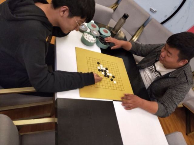 【完满班级】“思辨箕城 桌游之夜”五子棋趣味赛——艺术传媒学院产品1601完满班级活动