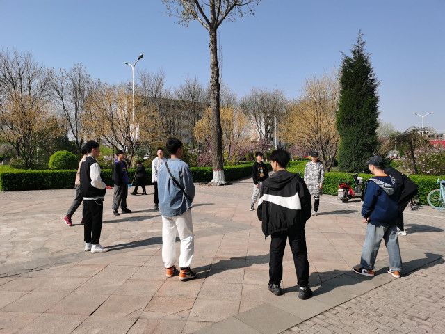 【完满班级】加强体育运动 响应党的信念——视觉1803班毽球大比拼完满活动