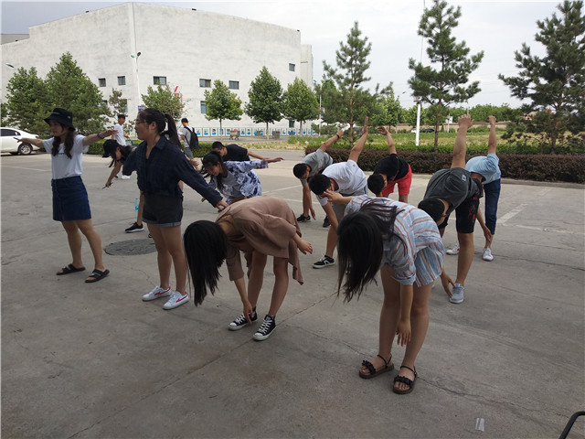 【完满班级】班级运动会 激烈程度不输“阳光杯”——淬炼商学院举办六月完满班级主题活动（八）