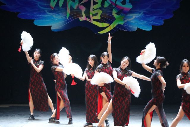 少年锦时璀璨 追梦芳华之姿——第一届“Dance the Melody of Youth”啦啦操比赛