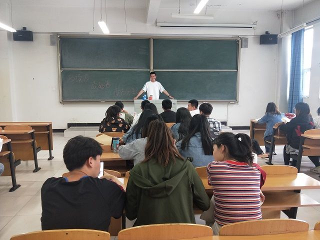 【完满班级】书香润泽心灵 阅读丰富人生——食品与环境学院土管1702班读书交流会