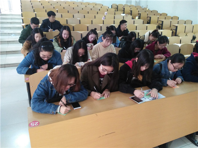 【完满班级】爱在心中 感恩更美——淬炼商学院五月完满班级主题活动（十七）