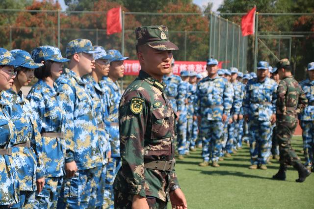 英姿飒爽 青春正当时——21级智院学子军训纪实