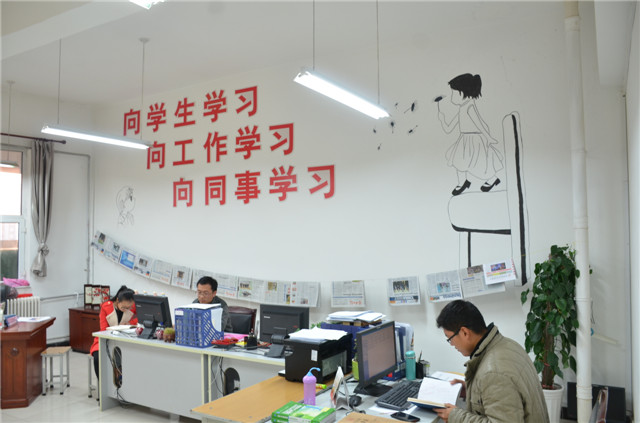 外语系举办创意装扮活动