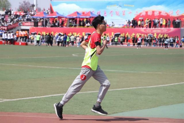 【直击运动会】一样的冠军 不一样的心情