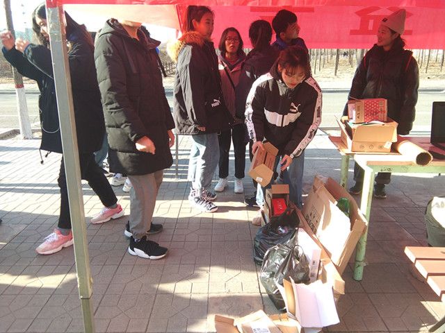 【完满班级】明净之道 何忍污之——艺术传媒学院环境设计1802班举办垃圾分类常识普及活动