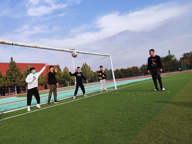 【完满班级】体育使校园充满活力 校园因体育勃发生机——环设1803班快乐足球班级赛