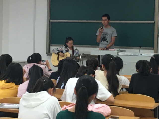 音与韵 触动心灵的琴弦——外语系9月完满班级活动