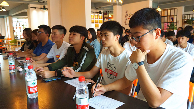 大数据学院、信息工程学院成功举办e路同行科技文化蓝海行动计划之技艺双馨艺术作品展