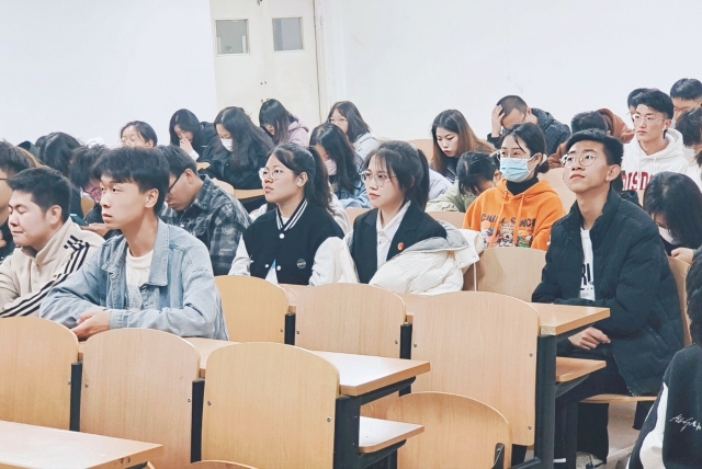 “芯”随你动 智享未来——“智”汇科技 “创”享完满“AI”理论进阶计划