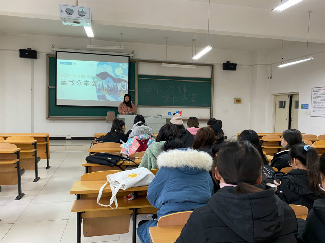 【完满班级】 沐浴书香神更清 腹有诗书气自华——外国语言文学系英语1905班、1906班完满班级活动