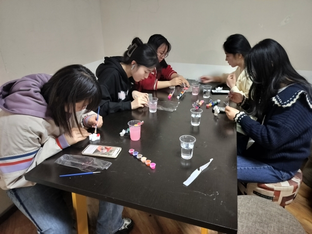【完满团支部】彩绘DIY 玩转涂鸦——淬炼·国际商学院行管2102班完满团支部活动