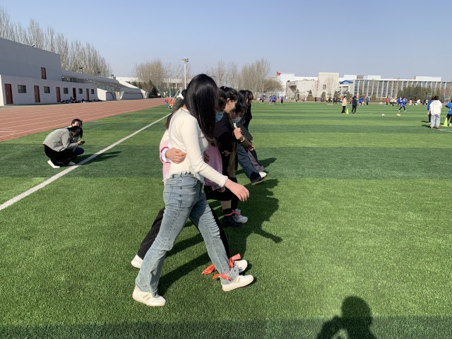 【完满团支部】雷锋精神我传承 青春闪耀新时代——商务英语学院英语2215班完满团支部活动